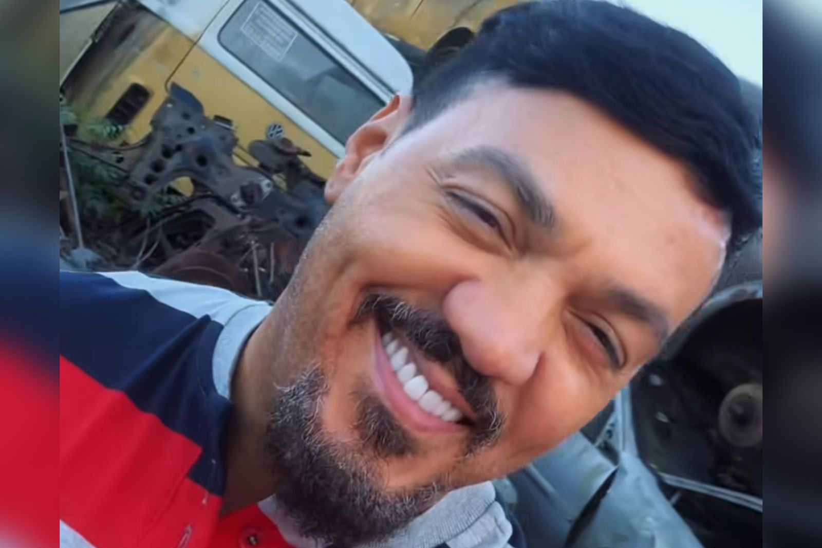 O cantor Belo mostrou o seu novo visual por meio das redes sociais.