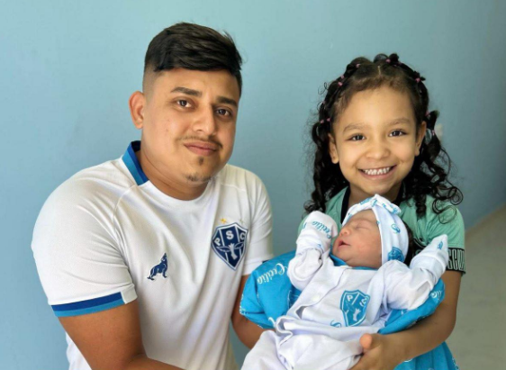 Imagem - Pai põe sobrenome da filha de Paysandu e viraliza; veja