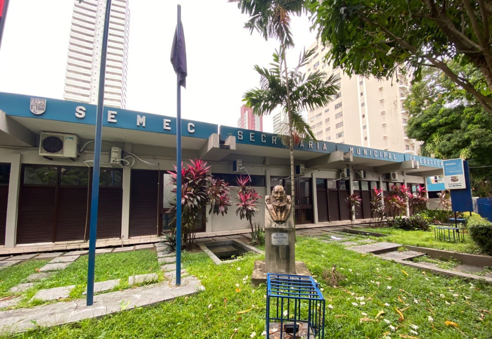 Prédio da Secretaria Municipal de Educação, em Belém.
