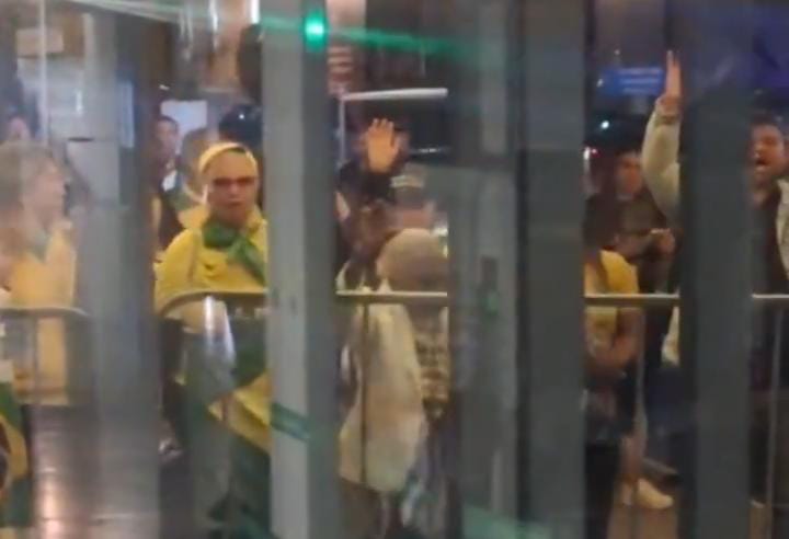 Imagem - Brasília registra protestos e buzinaços em apoio a Bolsonaro; confira