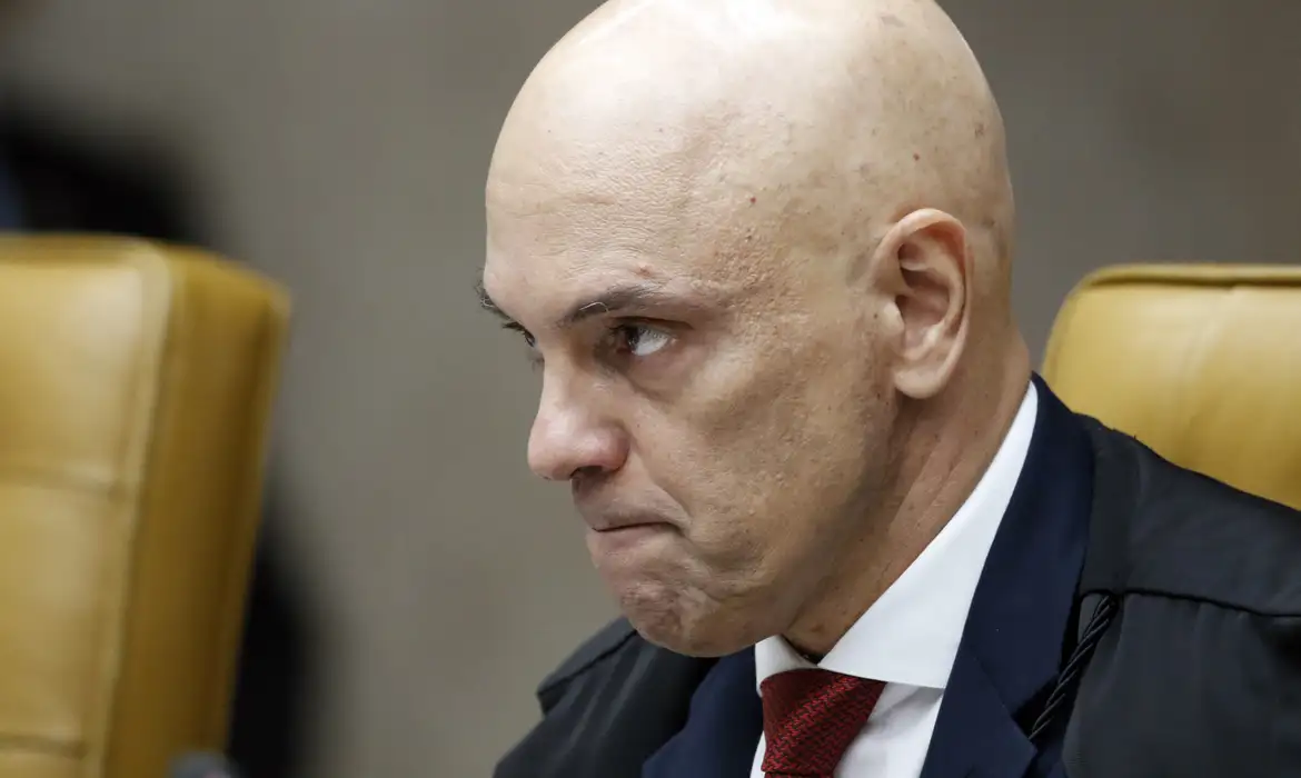 Imagem - Moraes cede e libera visitas de filhos e netos a Bolsonaro em prisão domiciliar