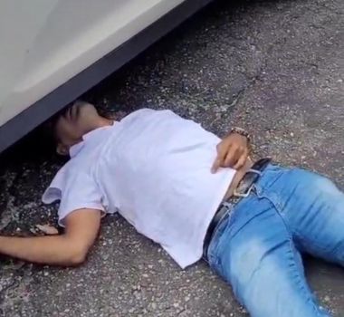 Imagem - Suspeito de assaltar idosa é detido por motoboys na Praça da Trindade, em Belém