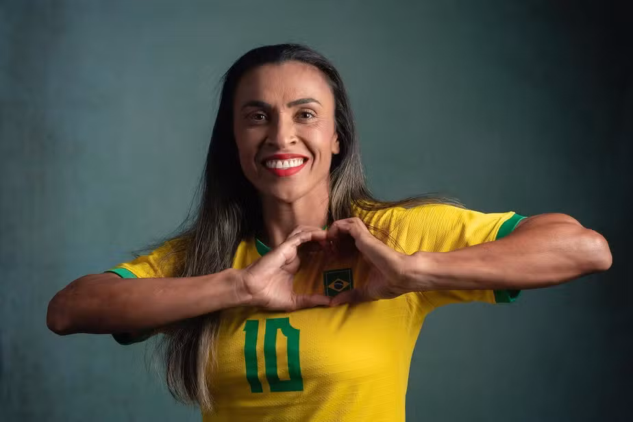 Aos 39 anos, Marta volta a brilhar e é uma das finalista da Bola de Ouro 2025