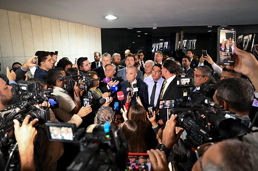 O recuo veio após pressão do presidente da Casa, Davi Alcolumbre, que afirmou não aceitar “intimidações” e cobrou o funcionamento normal do Parlamento.