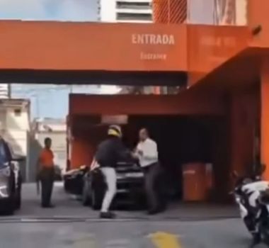 Imagem - Vídeo: discussão no trânsito termina em perseguição e briga em loja no Marco