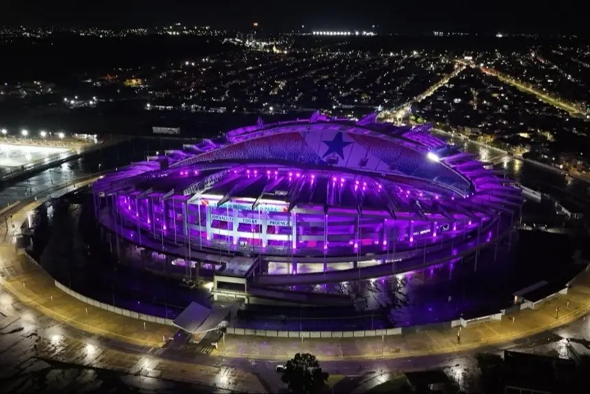 Imagem - Mangueirão é iluminado de lilás pelos 19 anos da Lei Maria da Penha