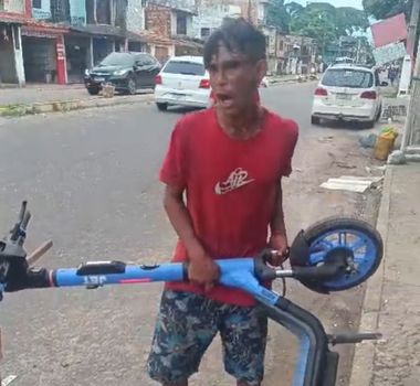 Imagem - Homem é flagrado tentando vender patinete elétrico em sucata de Belém