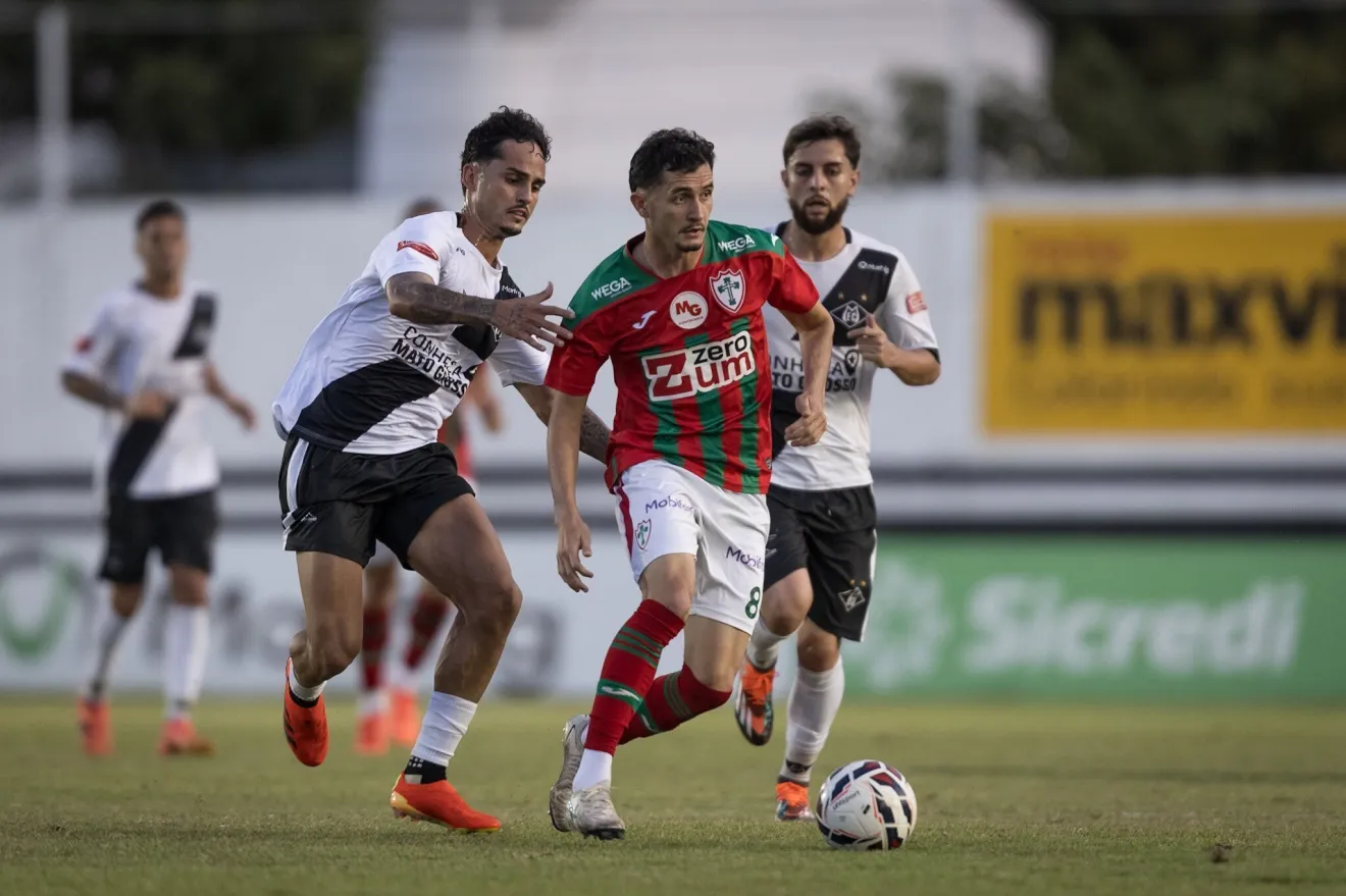 Portuguesa vence no tempo normal, mas cai nos pênaltis para o Mixto e se despede da Série D