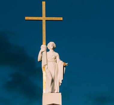 Imagem - 5 orações para o Dia de Santa Helena