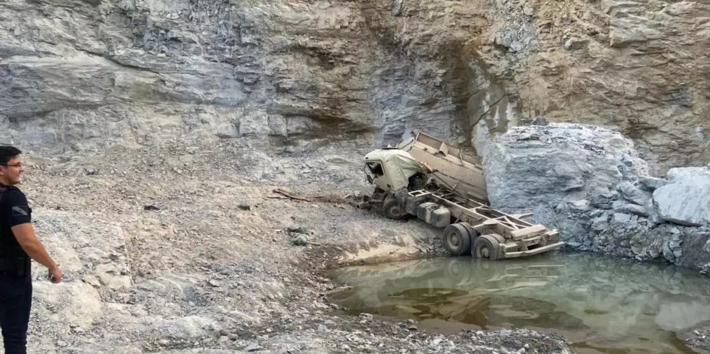 A tragédia ocorreu em uma mina de calcário, quando o caminhão que ele dirigia caiu de um barranco.