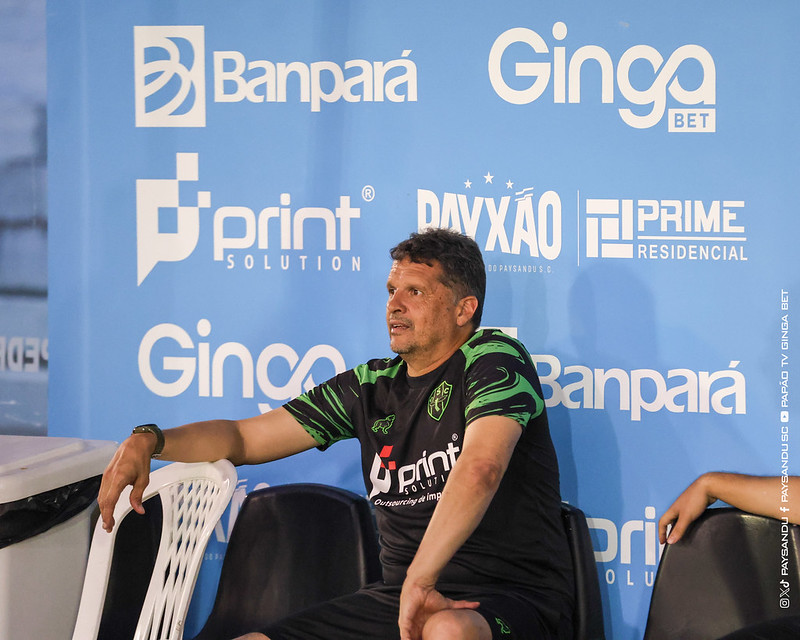 Imagem - Claudinei culpa gramado pesado pela derrota do Paysandu: 'Caiu a chuva e ficou bom para o Vila Nova'