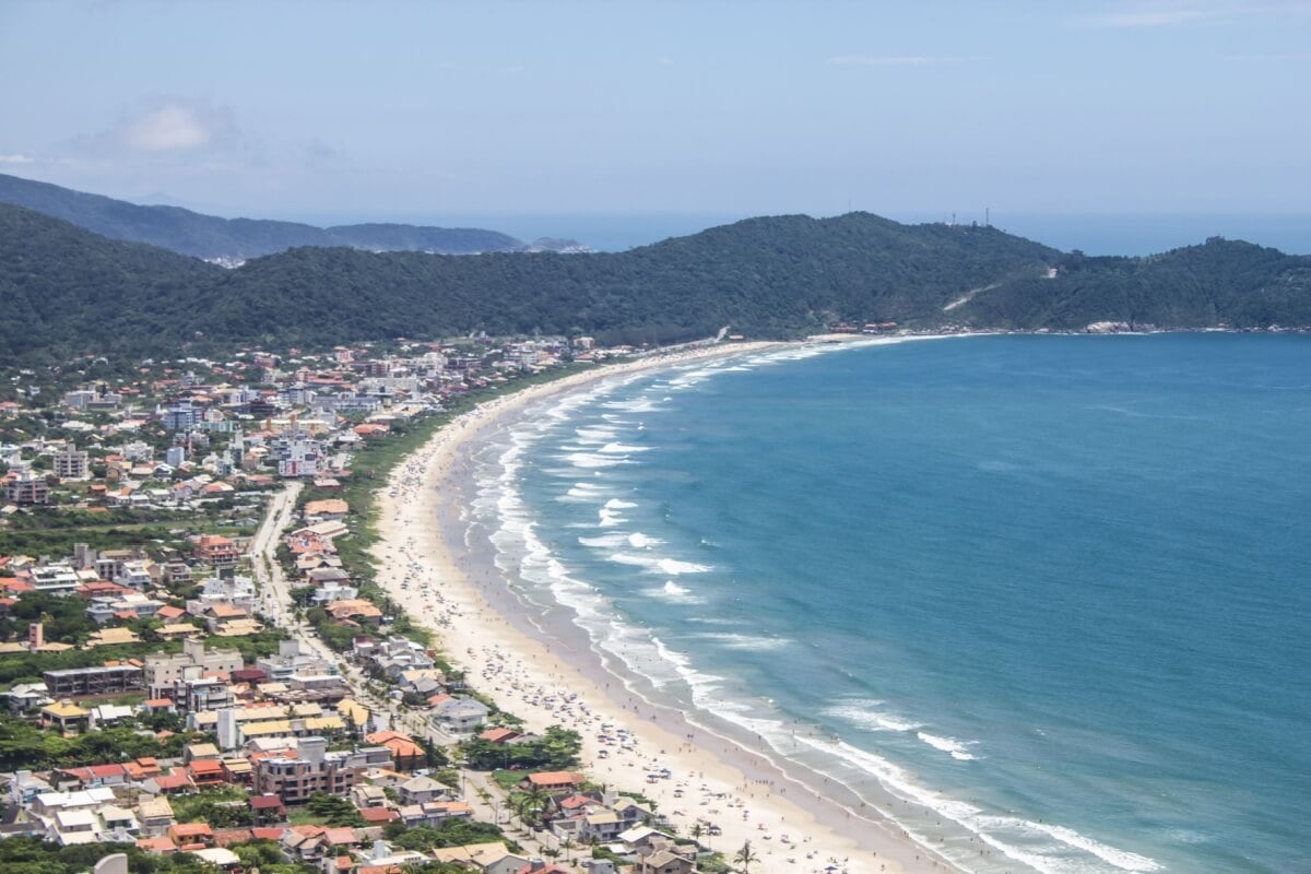Bombinhas é um dos destinos mais encantadores do sul do Brasil (Imagem: Lisandro Luis Trarbach | Shutterstock) 