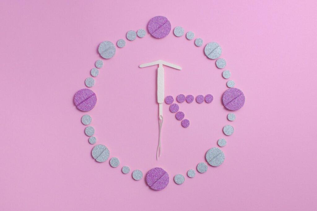 O ideal para mulheres que usam Mounjaro é optar por métodos contraceptivos alternativos, como o DIU (Imagem: Alena Menshikova | Shutterstock)