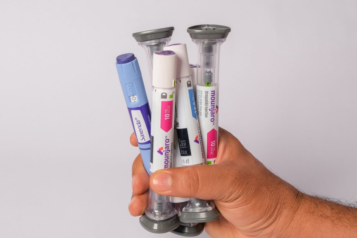 Populares na internet e nos consultórios, o Ozempic e o Mounjaro devem ser usados com cautela e sempre com acompanhamento médico (Imagem: Mohammed_Al_Ali | Shutterstock)