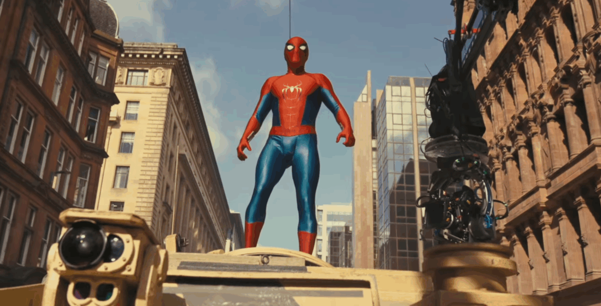 Homem-Aranha: Tom Holland veste novo traje e emociona fãs no primeiro dia de filmagens; assista
