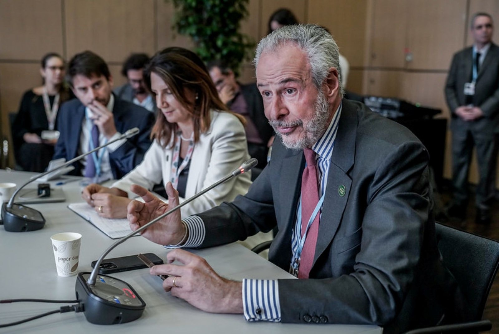 Presidente da COP30, embaixador André Corrêa do Lago e a diretora executiva da COP30, Ana Toni, durante reunião em julho, em Brasília.