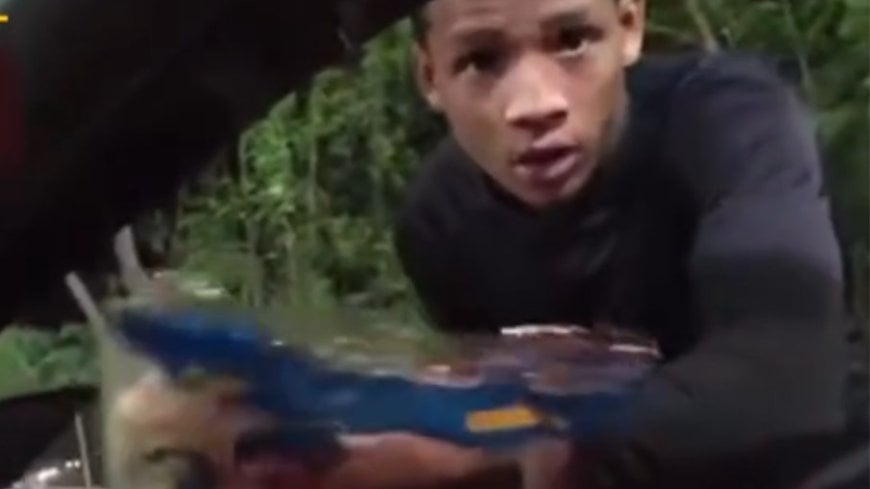 Imagem - Vídeo: motorista tem celular roubado após ajudar falso ambulante na rua