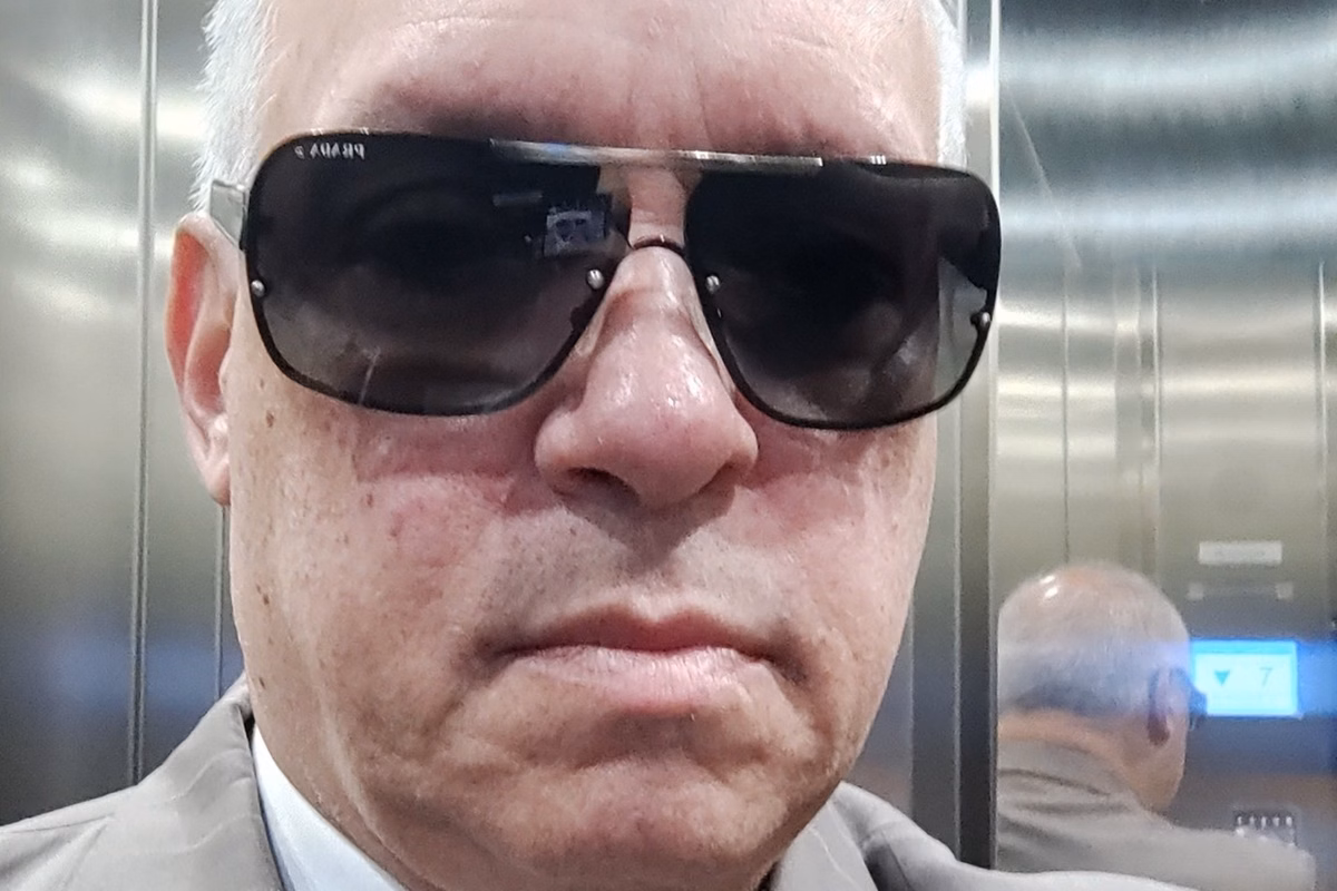 Bispo evangélico Eduardo Costa, que viralizou ao ser flagrado usando calcinha e peruca em Goiânia (GO).