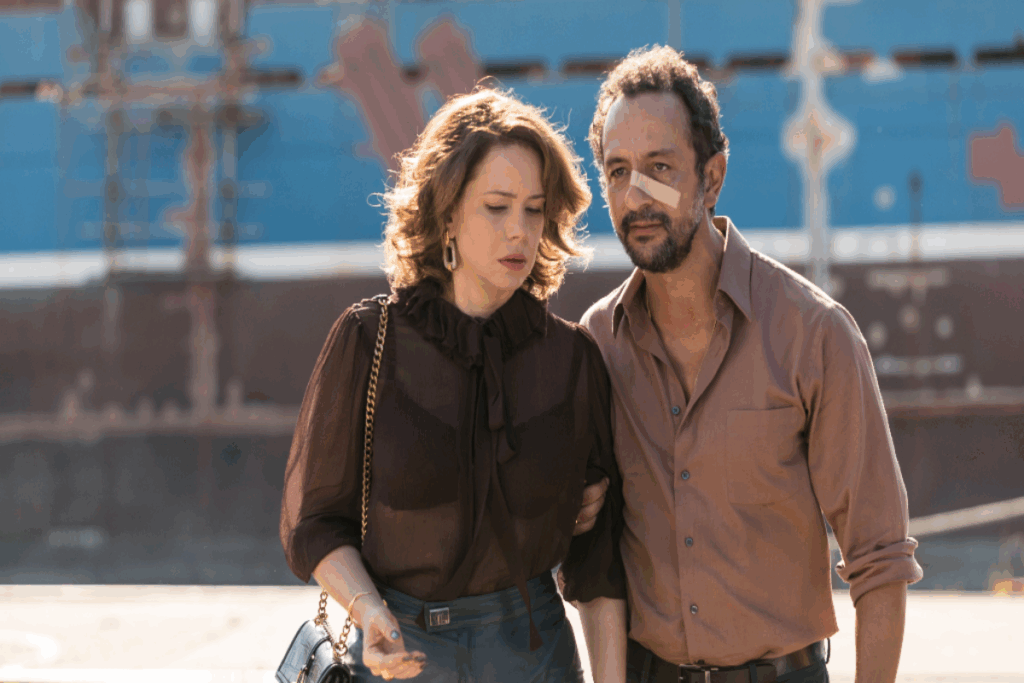 Em &#8220;Os enforcados&#8221;,  Regina e Valério entram em um caminho perigoso para garantir a própria estabilidade (Imagem: Reprodução digital | Paris Filmes) 