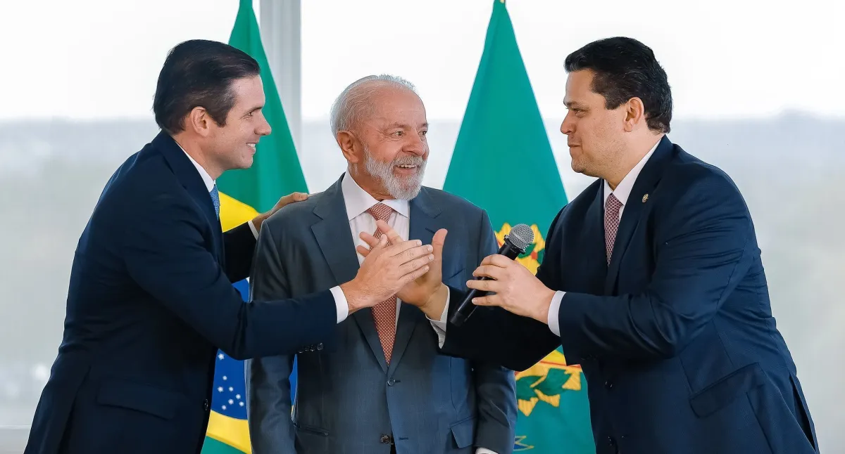 Os dois poderes se reunirão nesta quarta-feira (13) para assinatura e alinhamento do pacote de medidas para mitigar o tarifaço. 
