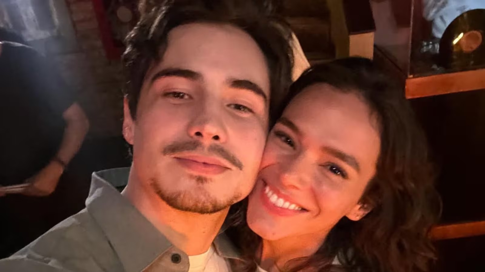 Os rumores indicam que Bruna Marquezine e Danilo Mesquita estão vivendo um clima de romance fora das câmeras. 