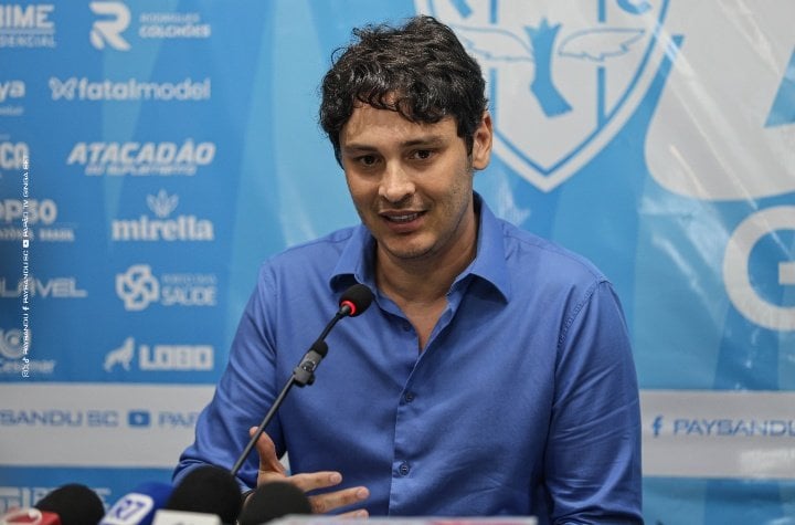 Roger Aguilera corre contra o tempo para anunciar reforços - 