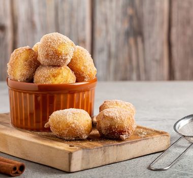 Imagem - 3 receitas de bolinho de chuva proteico para o lanche da tarde