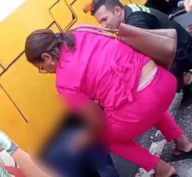 Imagem - Vídeo: motociclista fica preso embaixo de ônibus após acidente na Augusto Montenegro, em Belém