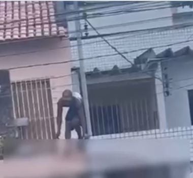 Imagem - Vídeo: homem é flagrado furtando cabos em residência no Umarizal, em Belém