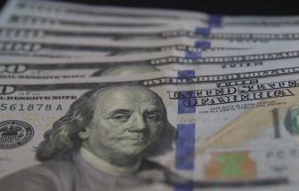 Dólar cai para R$ 5,42 após declarações de presidente do Fed