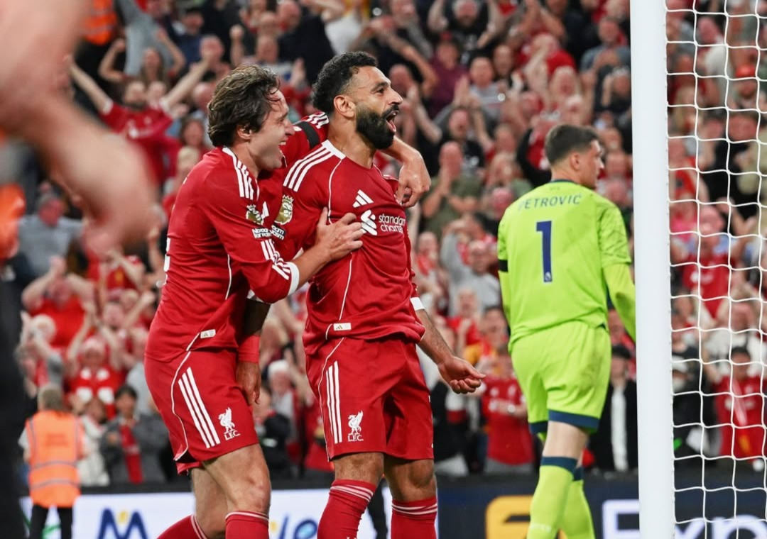 Salah e Chiesa marcaram no fim do jogo, confirmando a vitória -