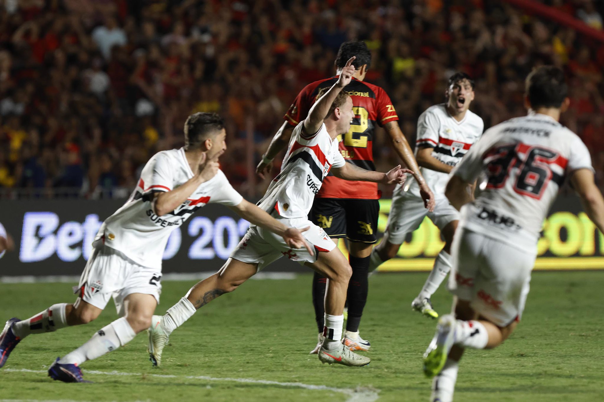 Imagem - São Paulo busca empate no fim e evita derrota contra o Sport de técnico ex-Remo