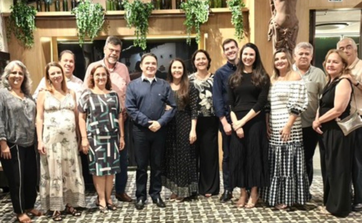 Jena Vieira e os  cônsules honorários locais