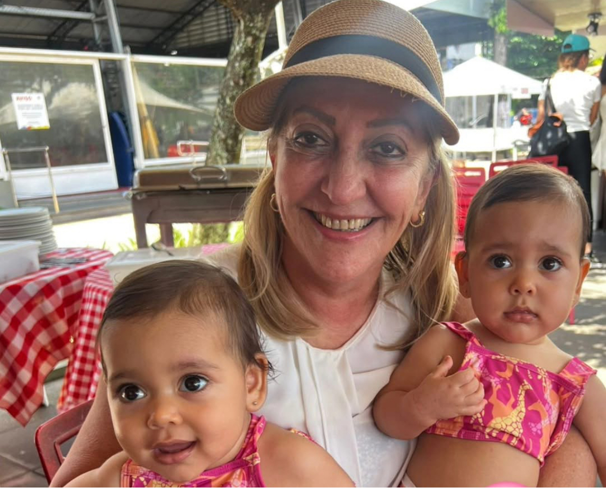 Katia El Hosn e as netas, Betina e Olívia. Festejos em família. 