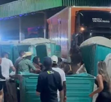 Imagem - Vídeo: carreta de dupla sertaneja invade evento em Goiás; 16 pessoas ficaram feridas
