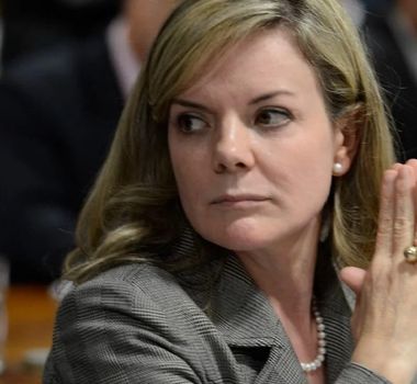 Imagem - Juíza nega indenizar Gleisi e Lindbergh por post de Gustavo Gayer sobre 'trisal' com Alcolumbre
