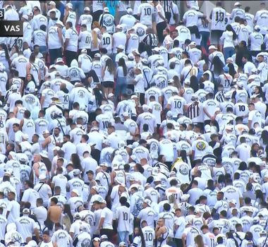 Imagem - Torcida do Santos vira de costas em protesto durante goleada histórica do Vasco por 6 a 0