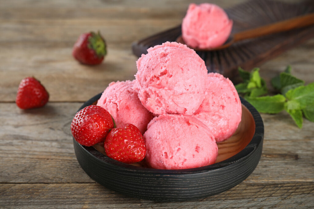 Sorvete de morango (Imagem: rontav | Shutterstock)