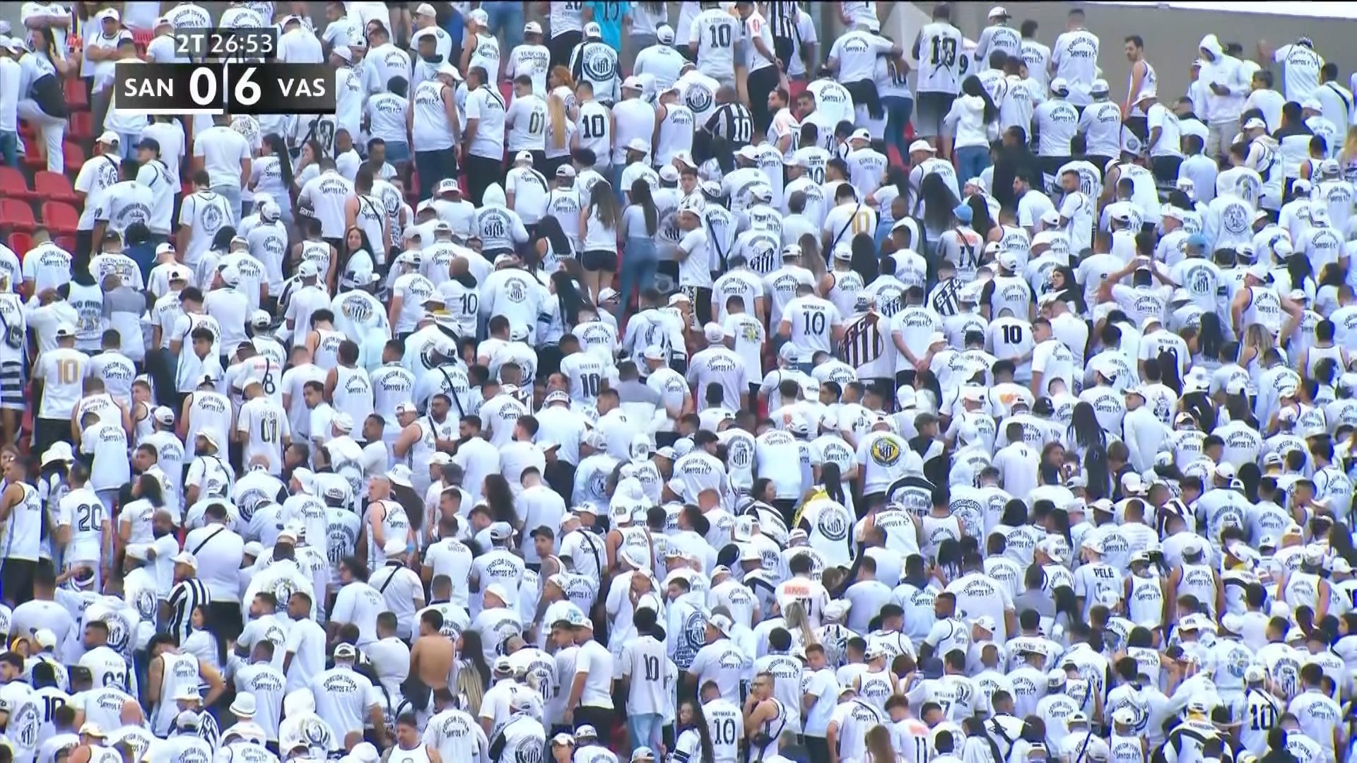 Imagem - Torcida do Santos vira de costas em protesto durante goleada histórica do Vasco por 6 a 0