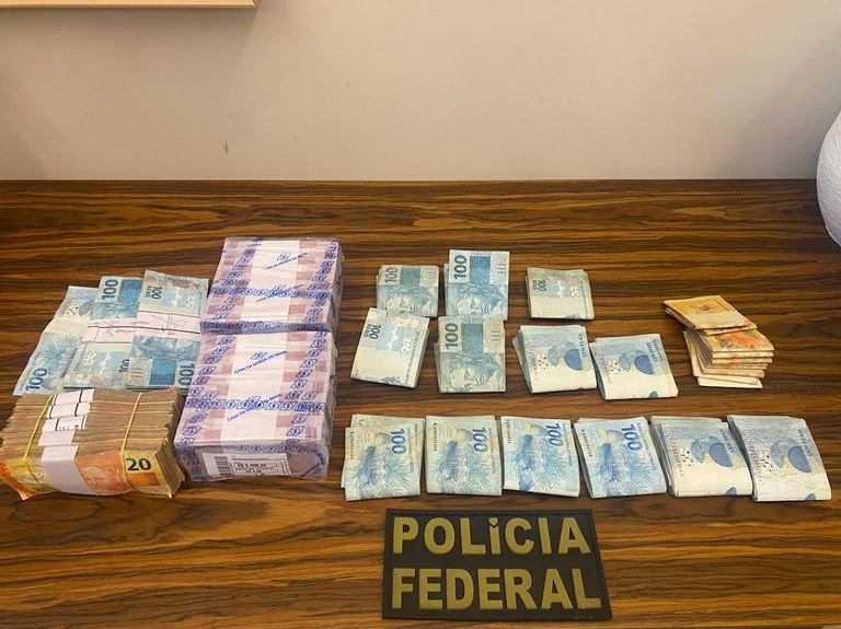 A polícia também cumpre mandado em Teresina, no Piauí.