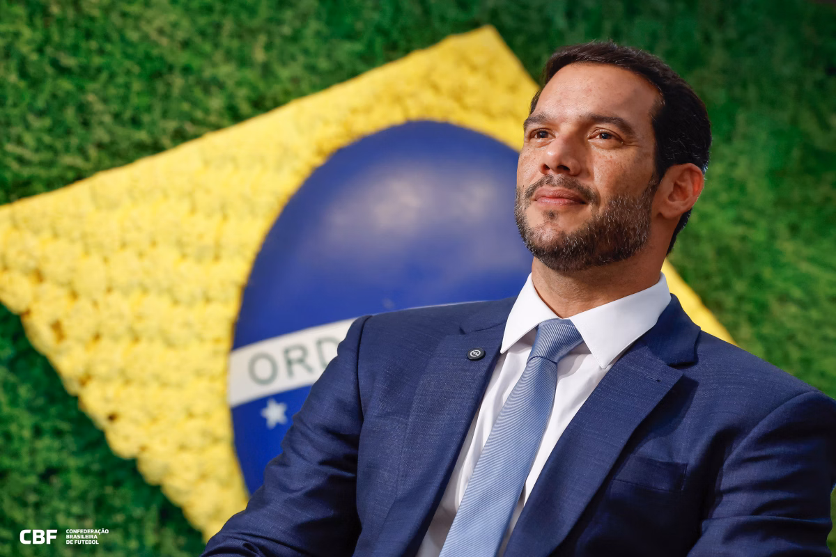 CBF descarta uniforme vermelho e mantém tradição da amarelinha para 2026