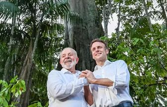 Durante ligação com Lula, presidente da França confirma presença na COP30, em Belém