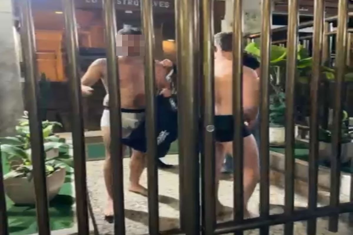 Assustados, os estrangeiros caminhavam pelo bairro quando foram encontrados pela policia.