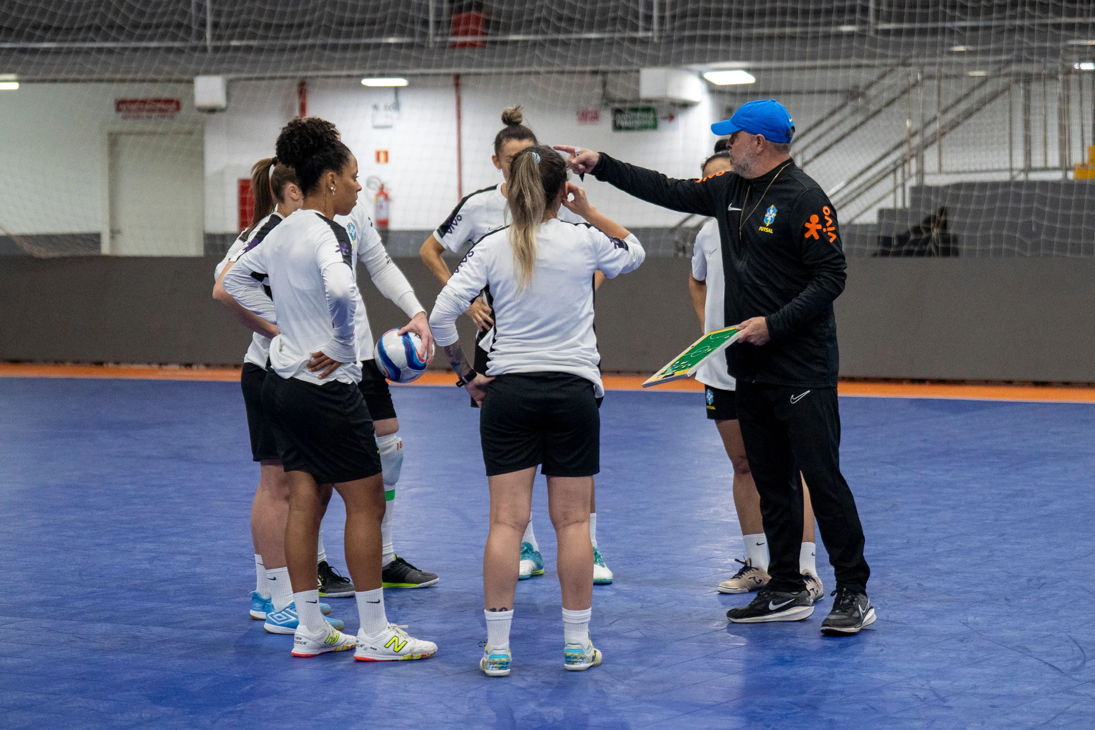 Brasil estreia em busca do tricampeonato no Torneio Internacional de Futsal