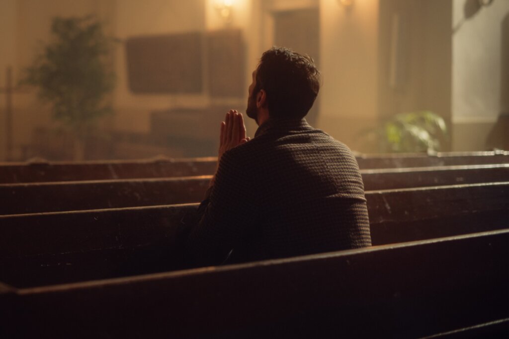 Nos momentos de dificuldade, rogue a intercessão de Santa Rita de Cássia, padroeira das causas impossíveis (Imagem: Gorodenkoff | Shutterstock)
