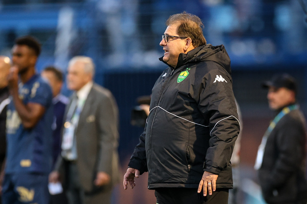 Imagem - Torcida escolhe Guto Ferreira para ser técnico do Remo em enquete do Roma News