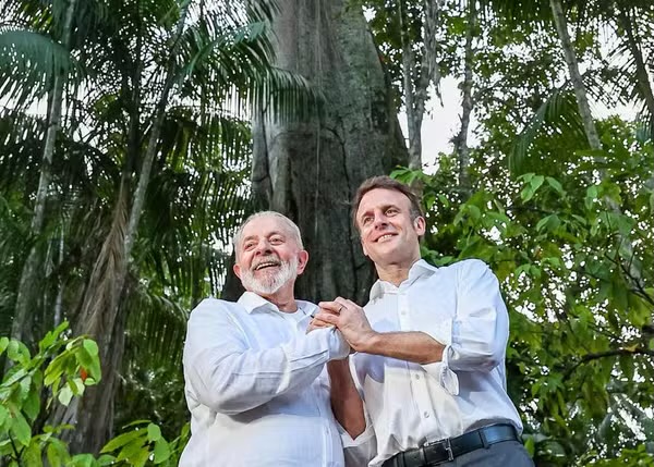 Imagem - Durante ligação com Lula, presidente da França confirma presença na COP30, em Belém