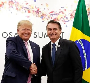 Imagem - Bolsonaro pediu ajuda a advogada de Trump sobre como reagir ao tarifaço, diz PF