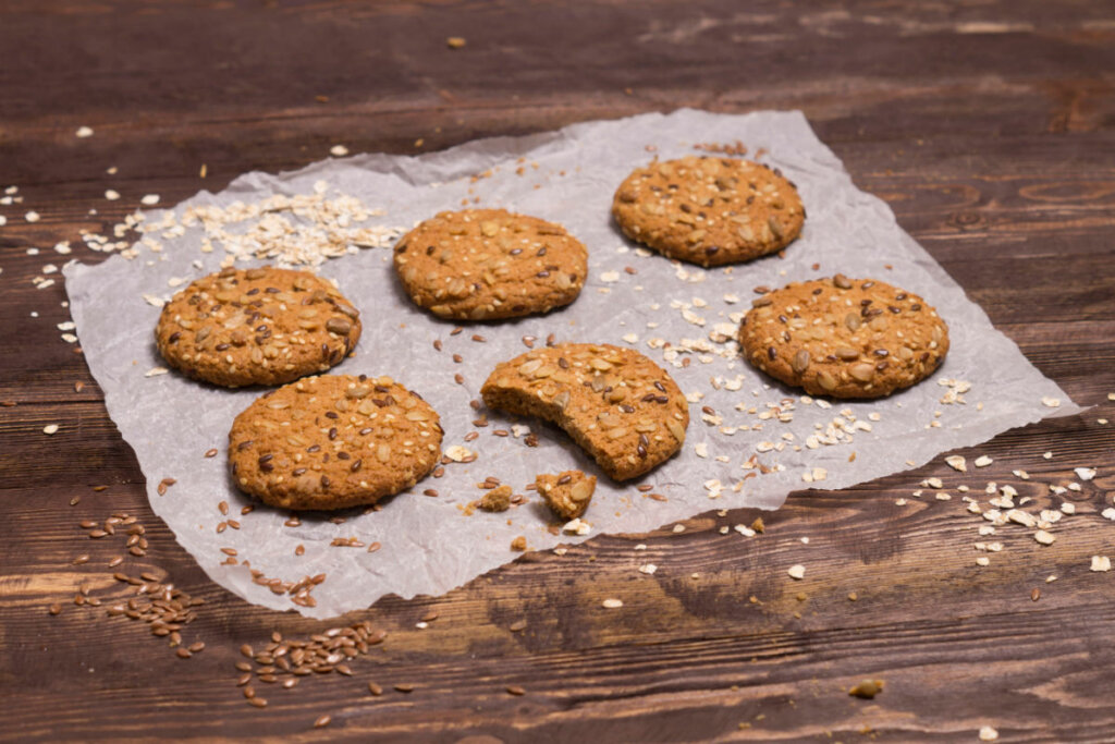 Biscoito de linhaça e aveia (Imagem: AnnaKonda | Shutterstock)