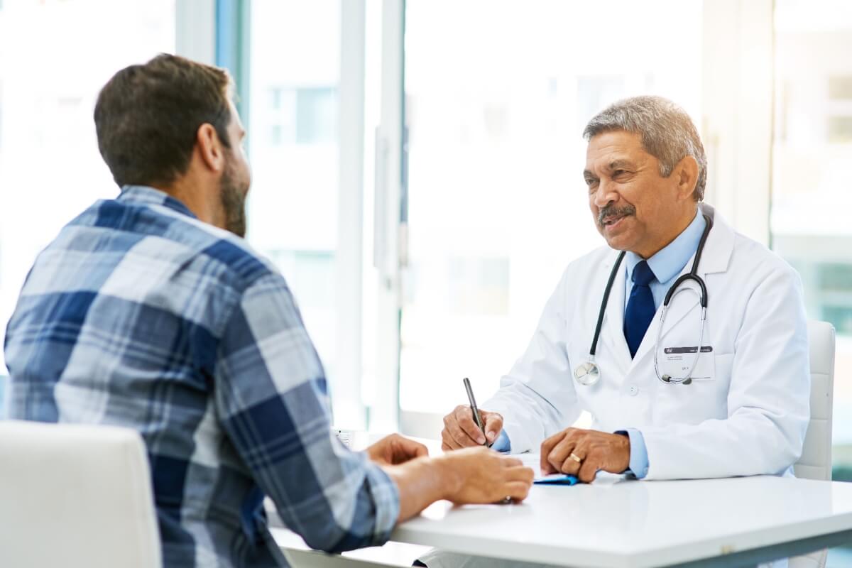 Desde 2023, a vasectomia pode ser realizada por homens a partir de 21 anos (Imagem: PeopleImages.com - Yuri A | Shutterstock)